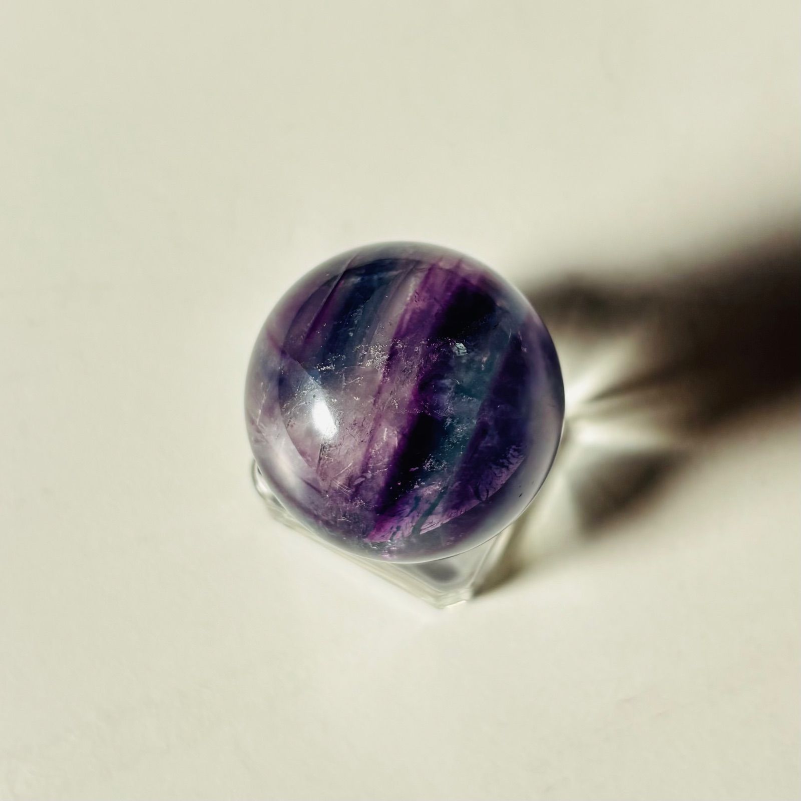 【天然石】スフィア　ファントム　フローライト③ ファントム キャンディフローライト スフィア - メルカリ