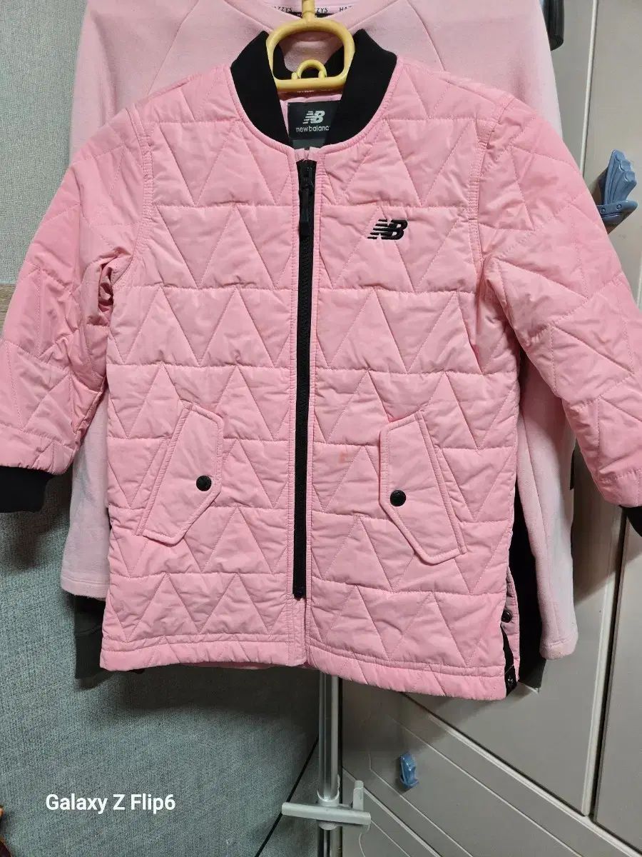 ニューバランス ピンク キルティング ジャケット - メルカリ