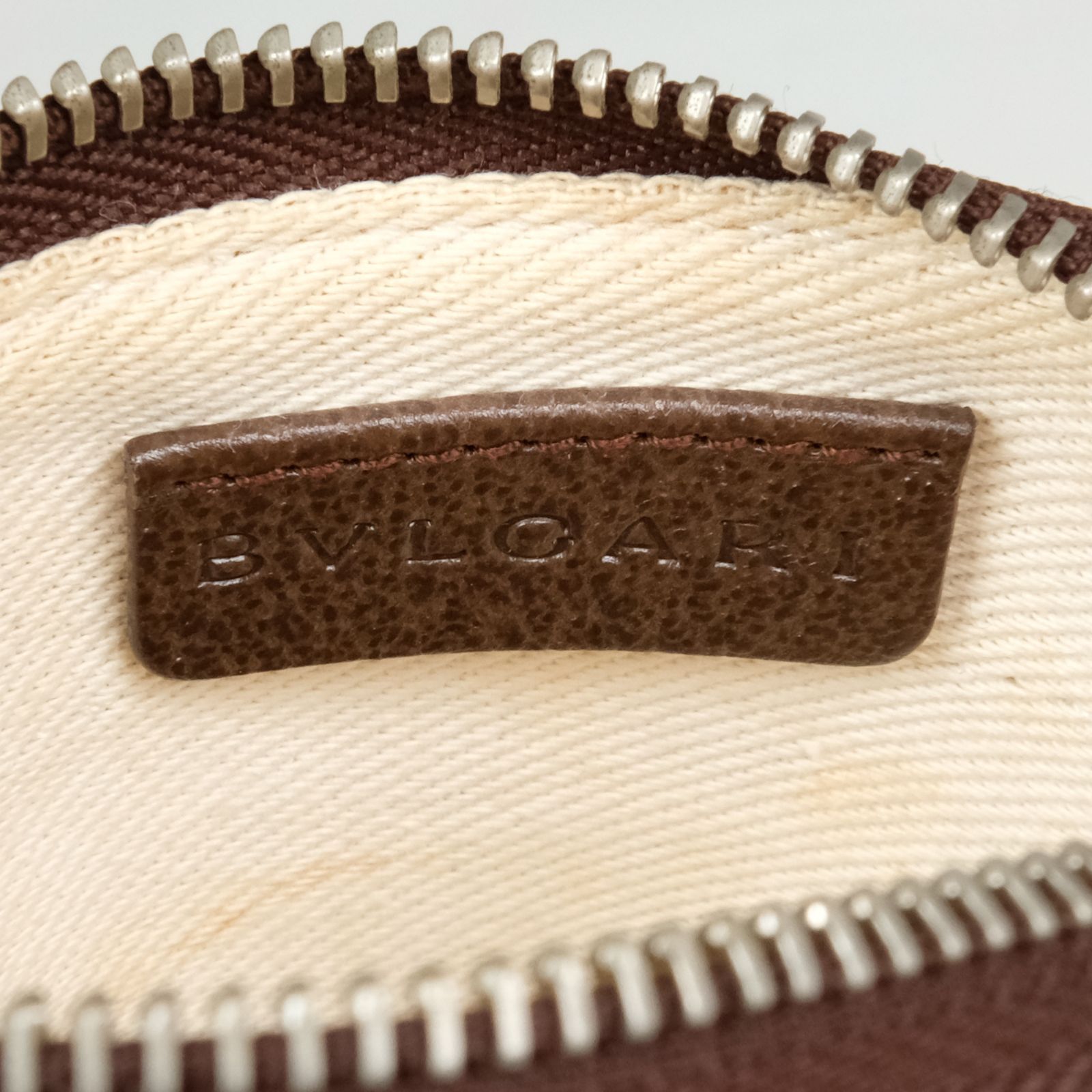 極美品】BVLGARI ブルガリ ロゴマニア ミニショルダー サコッシュ 斜め