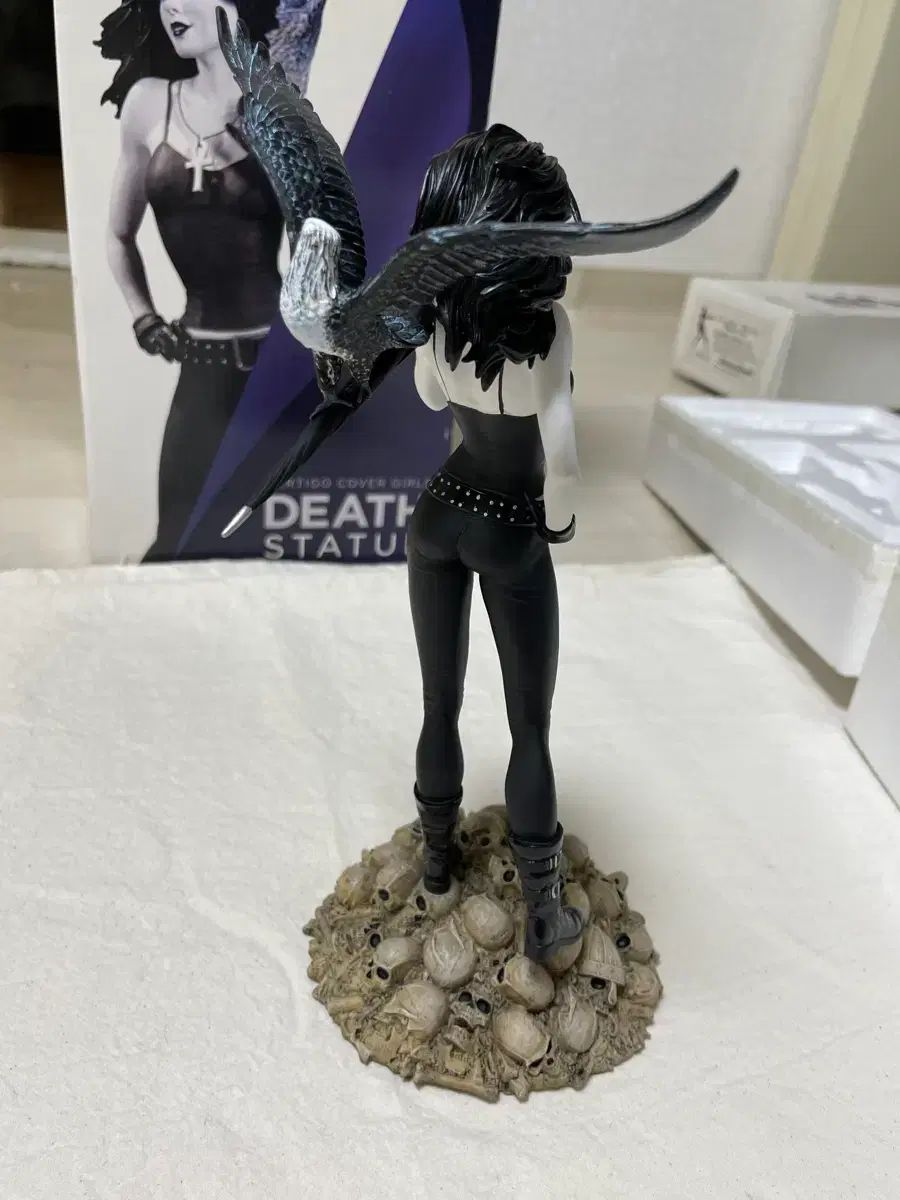 DC サンドマン スタチュー【デス】グラフィティデザイン シリアルNo