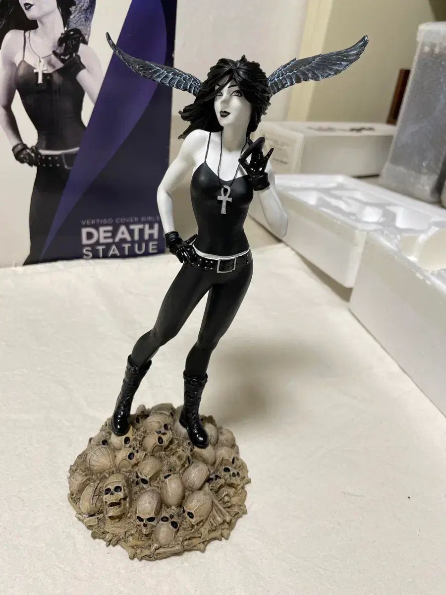 DC サンドマン スタチュー【デス】グラフィティデザイン シリアルNo