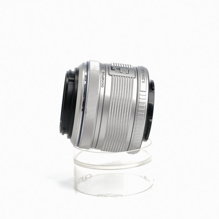 オリンパス M.ZUIKO DIGITAL 45mm F1.8 シルバー オリンパス OLYMPUS M.ZUIKO DIGITAL 45mm F1.8 シルバー【中古
