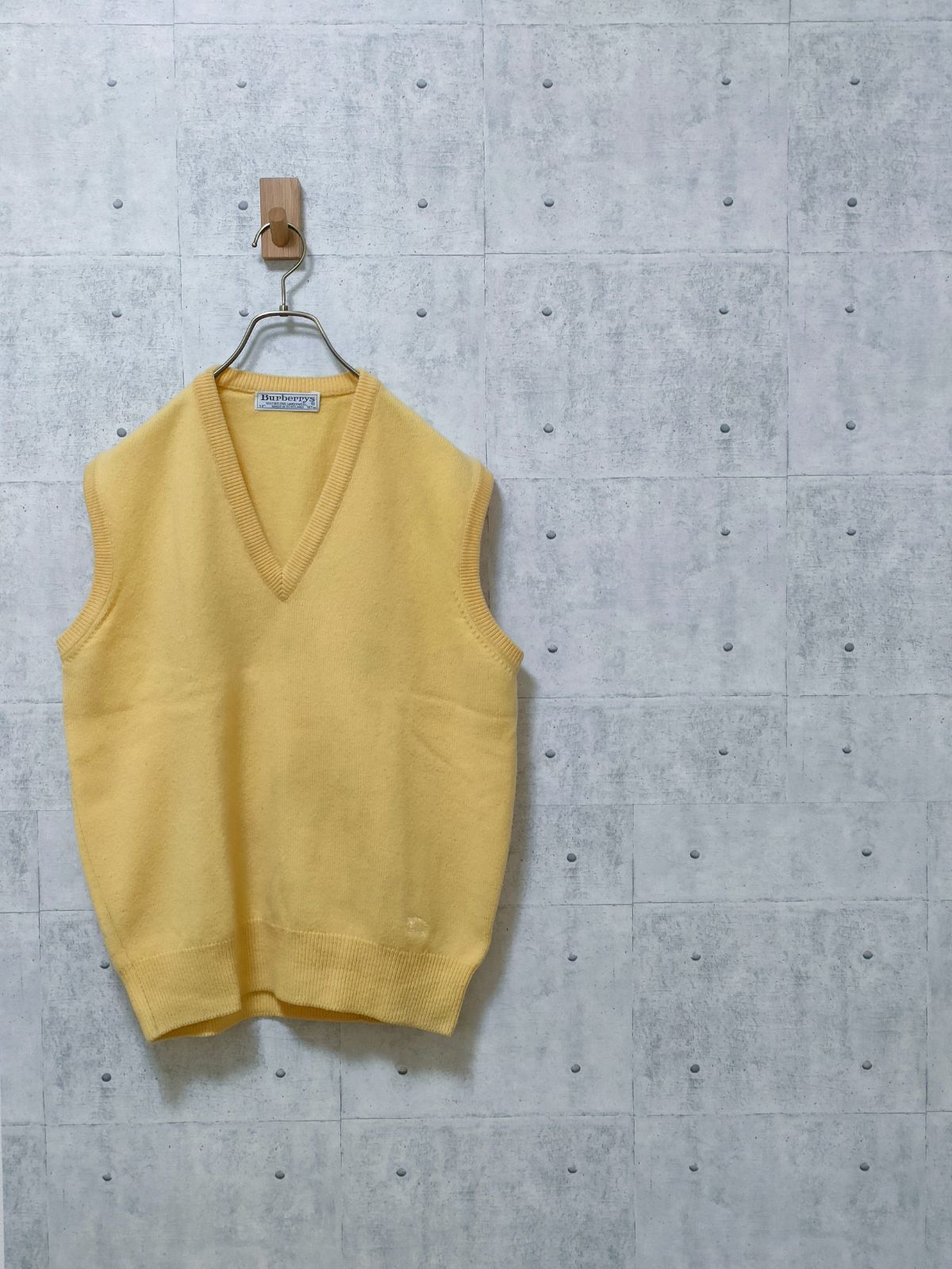 Burberrys】ラムウールベスト（イエロー）スコットランド製 - メルカリ