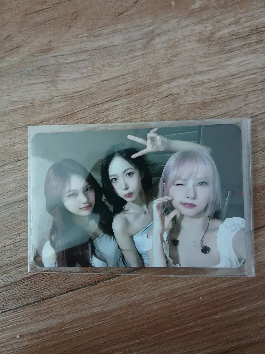 VIVIZ ビビジ GFRIEND ジーフレンド ニューレガシー 香港 トレカ