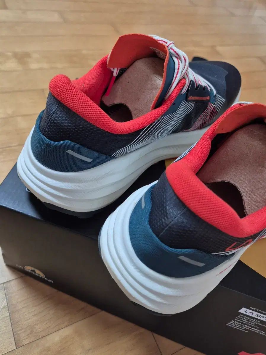 Max トレッキングシューズ