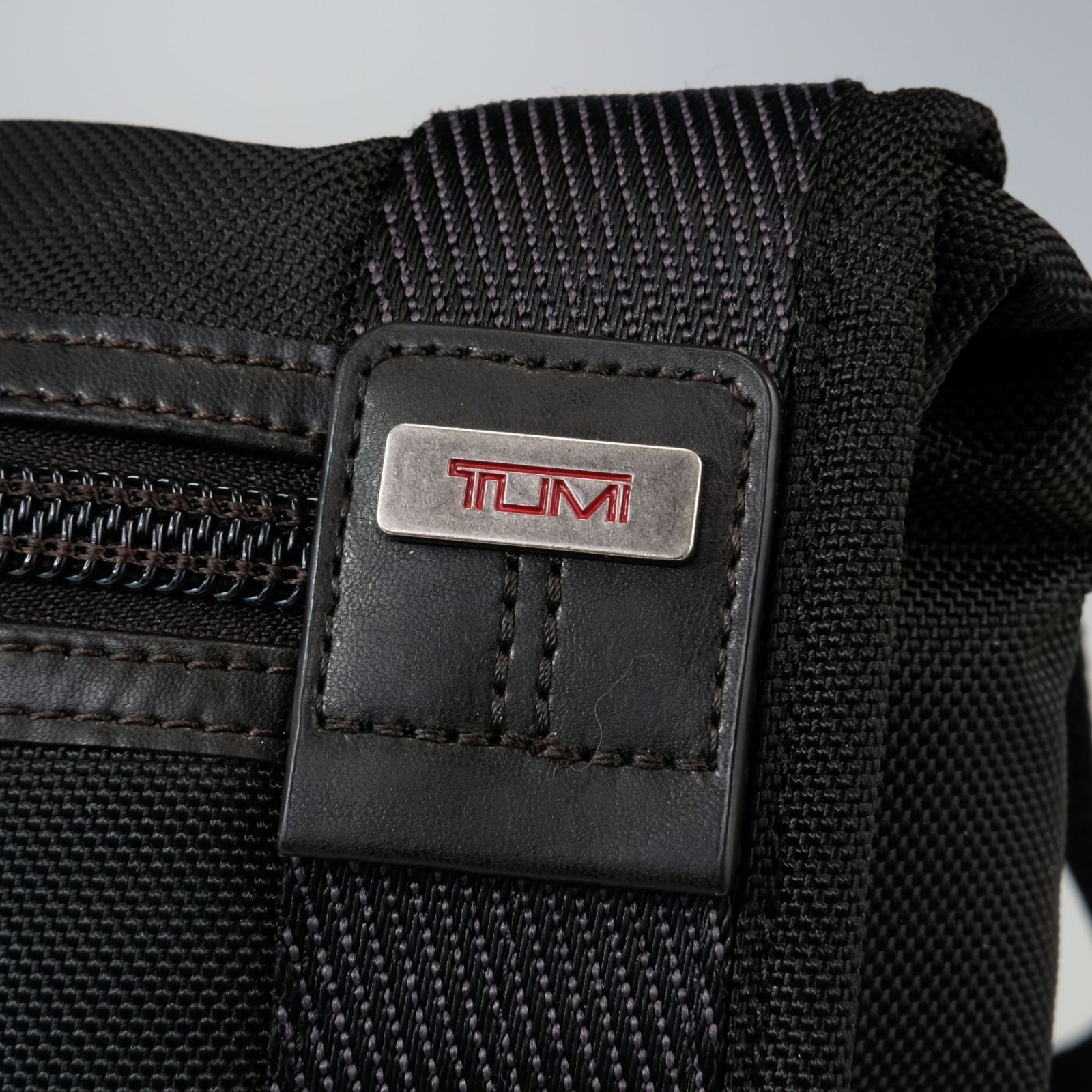 美品】TUMI ショルダーバッグ メッセンジャーバッグ スクエア 22371HKH