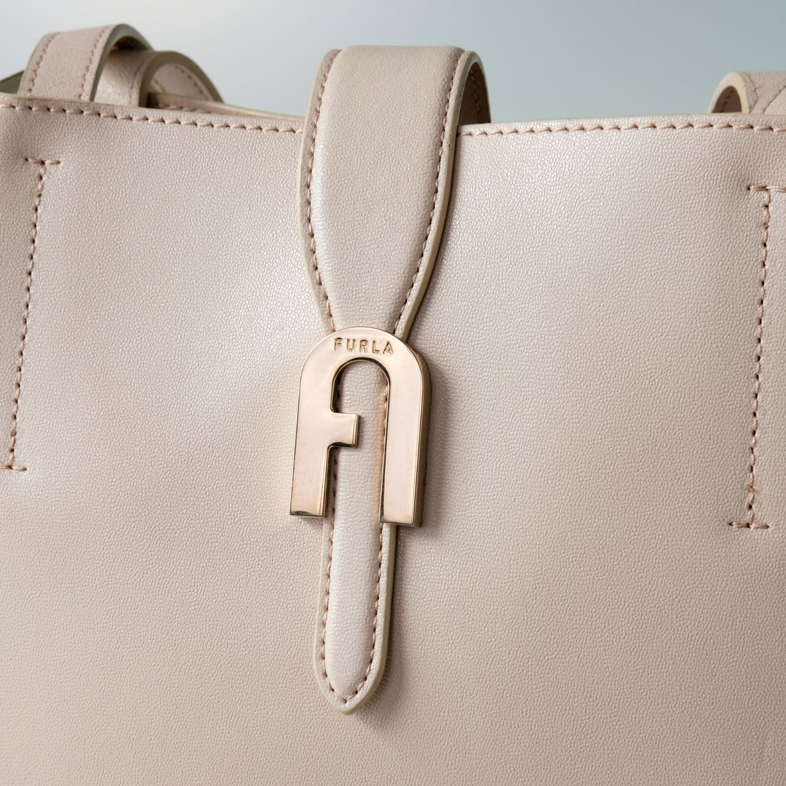 FURLA フルラ ソフィア トートバッグ アーチロゴ A4収納可 肩掛け