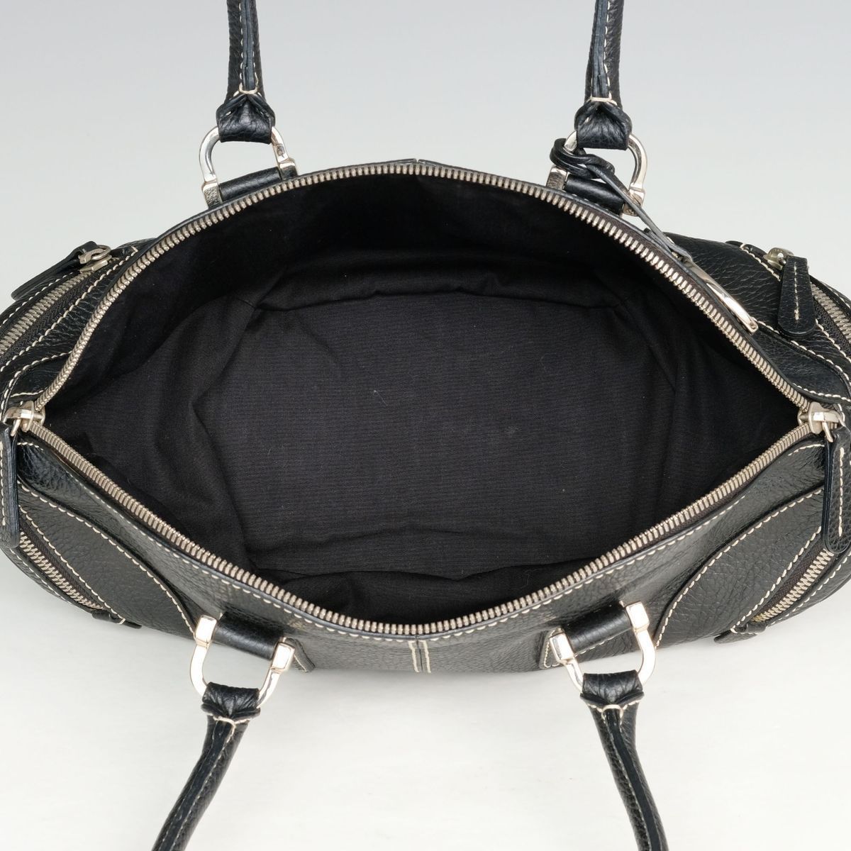 美品 TOD'S トッズ ショルダーバッグ ゴンミーニ ブラック 美品 TOD'S トッズ ショルダーバッグ ゴンミーニ ブラック