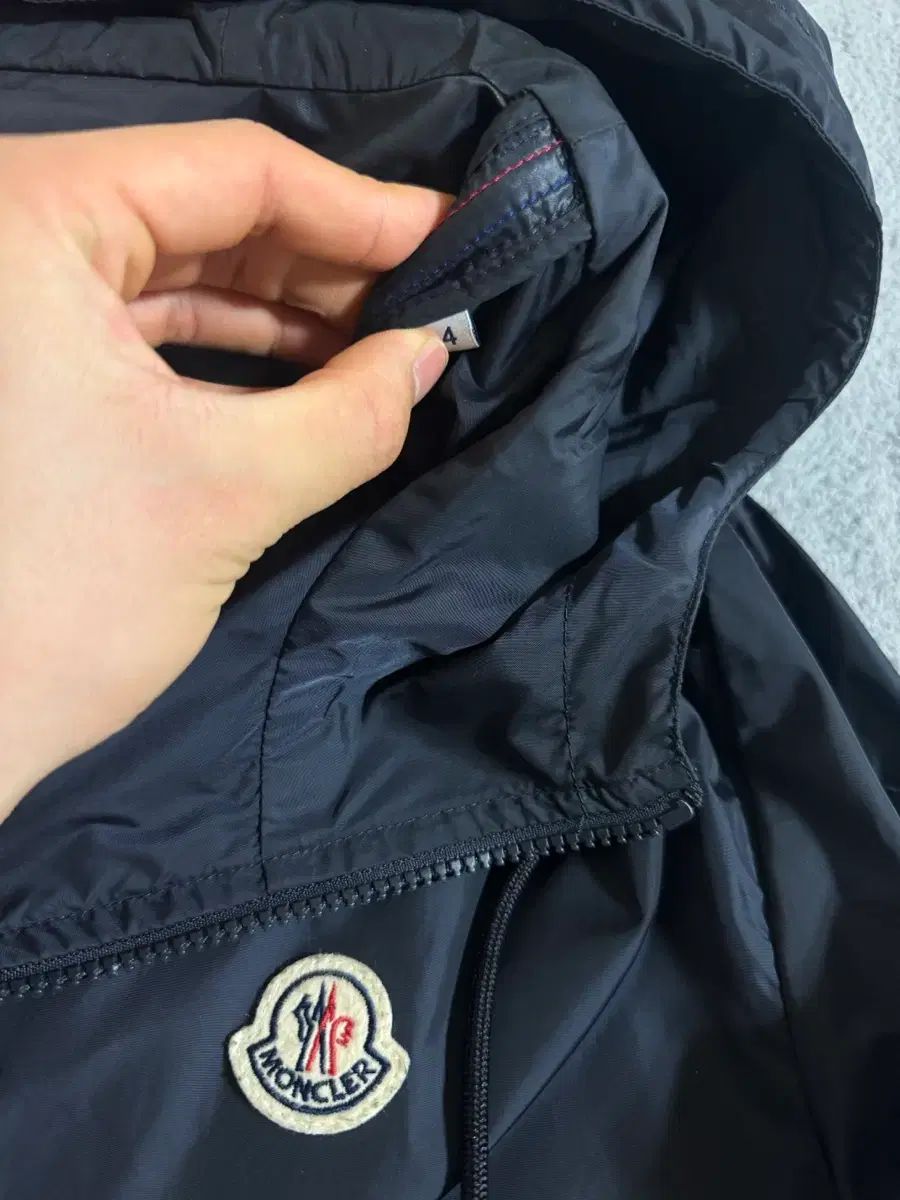 4 モンクレール HATTAB ウィンドブレーカー ネイビー - メルカリ