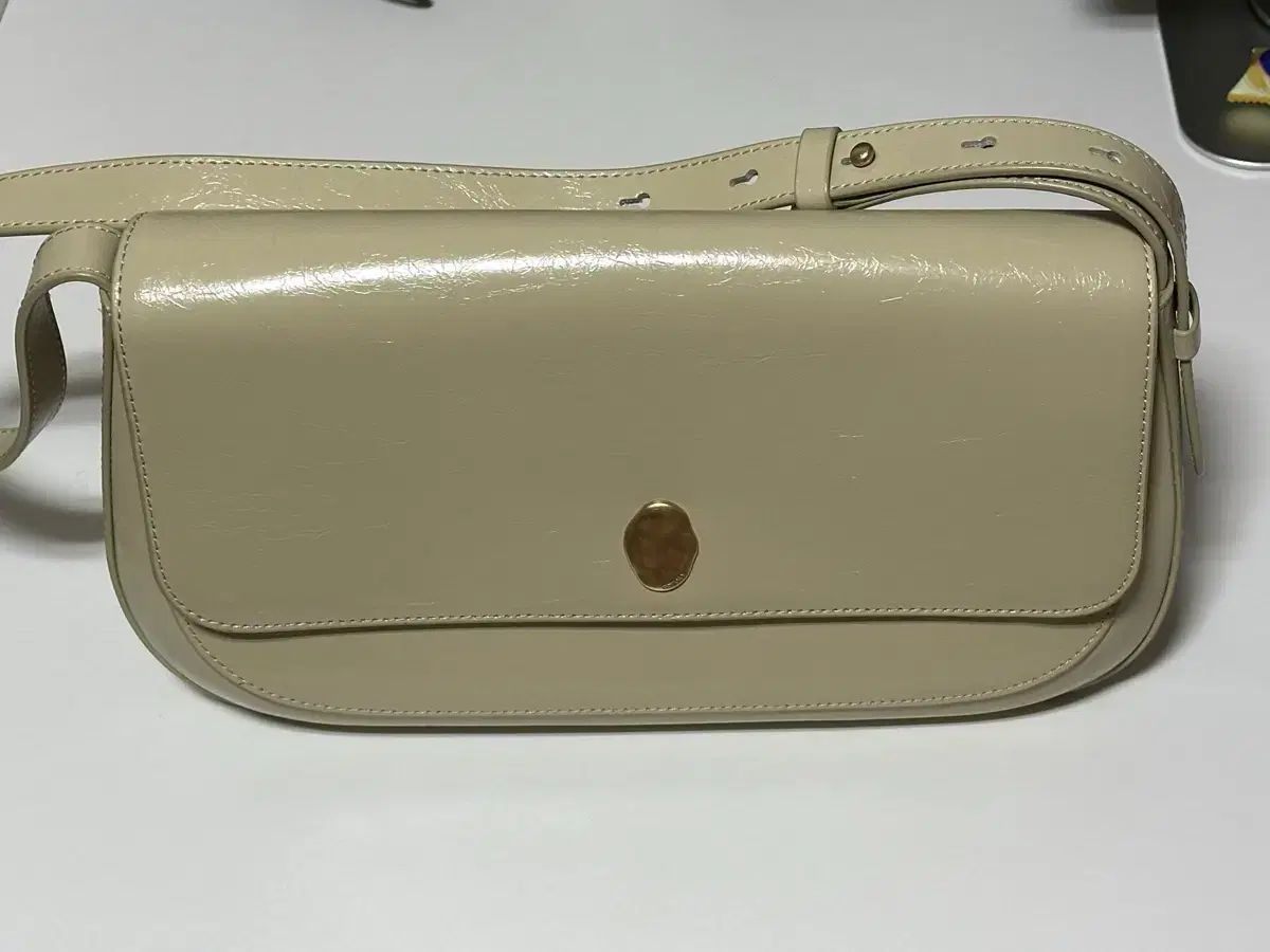 OSTKAKA オストカーカ カデル バゲットバッグ ショルダーバッグ 