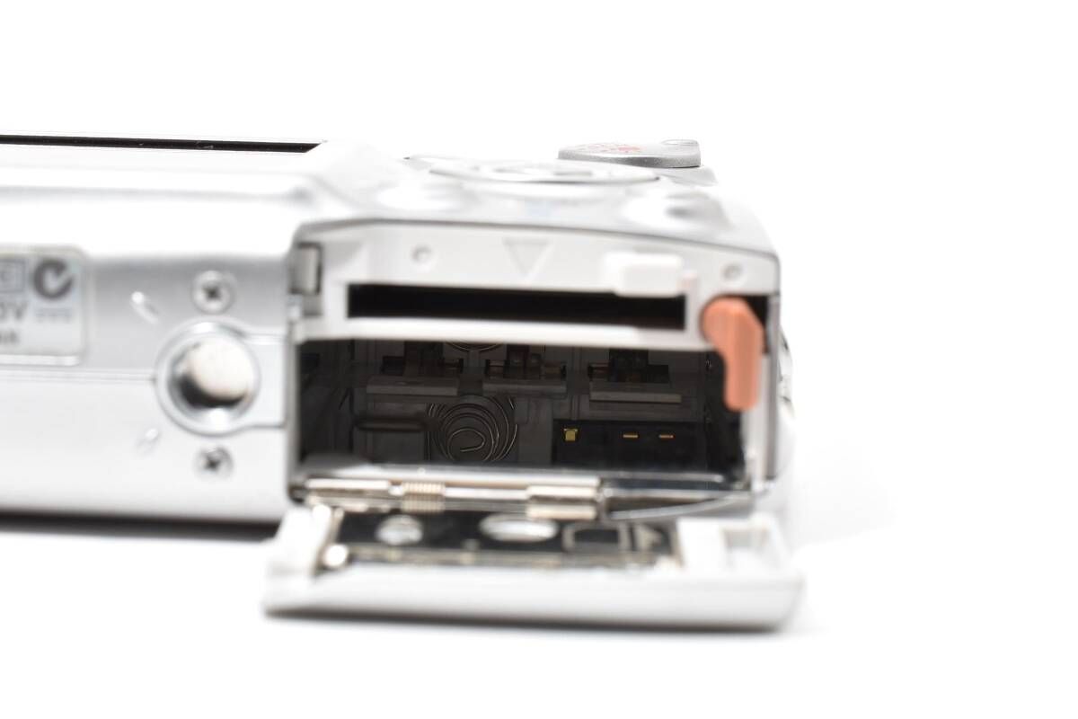 ☆美品☆Canon キヤノン IXY DIGITAL 600 PC1114 シルバー #4252W0184