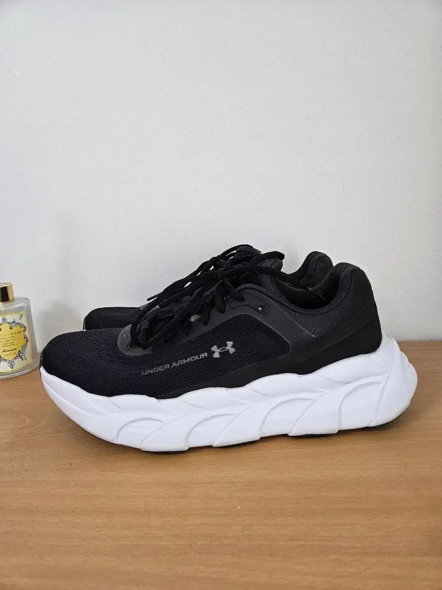 UNDER ARMOUR アンダーアーマー ヘイロー ランナー ランニングシューズ み