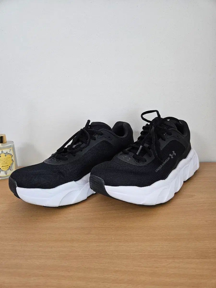 UNDER ARMOUR アンダーアーマー ヘイロー ランナー ランニングシューズ み