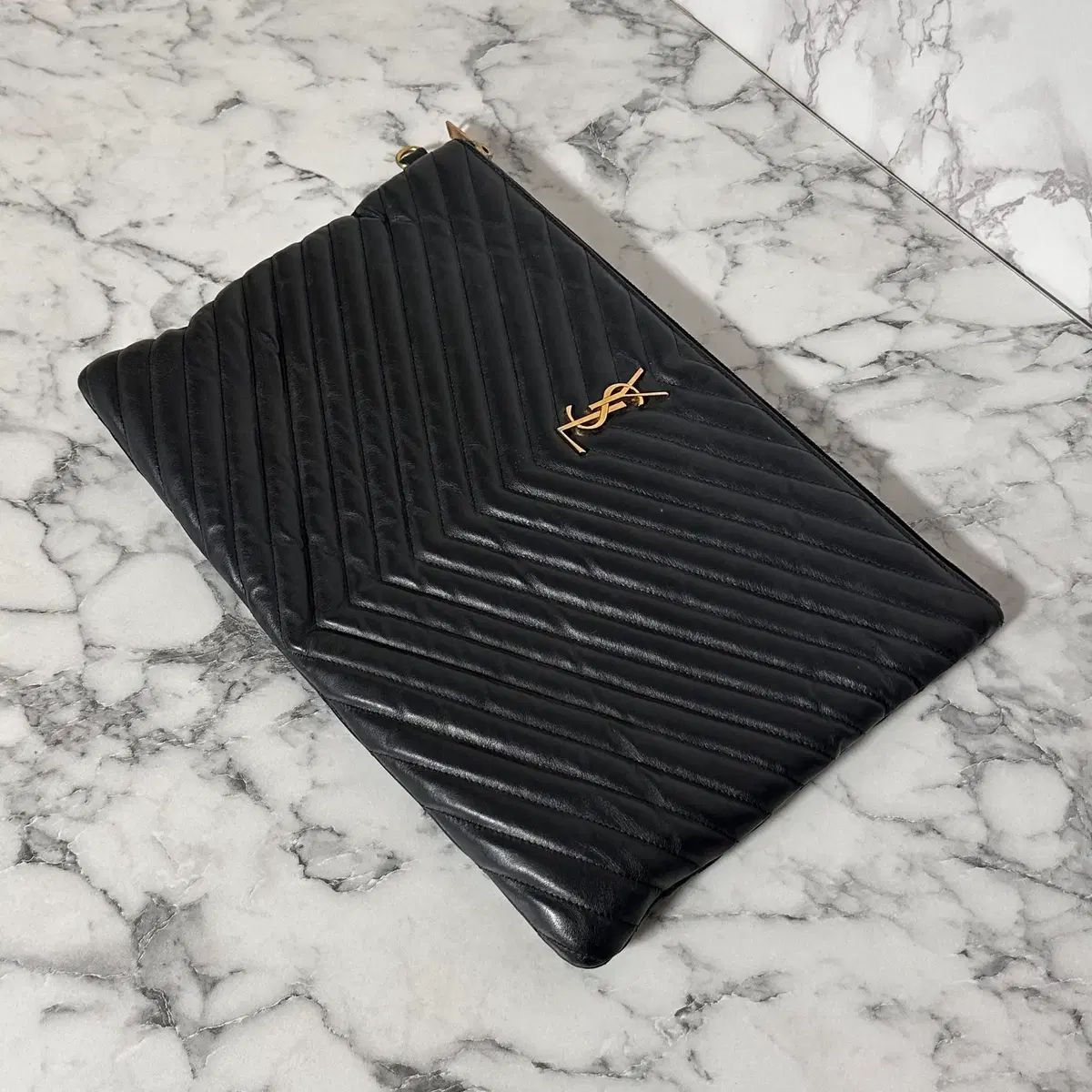 L イヴ・サンローラン マトラッセ ゴールド クラッチバッグ - メルカリ