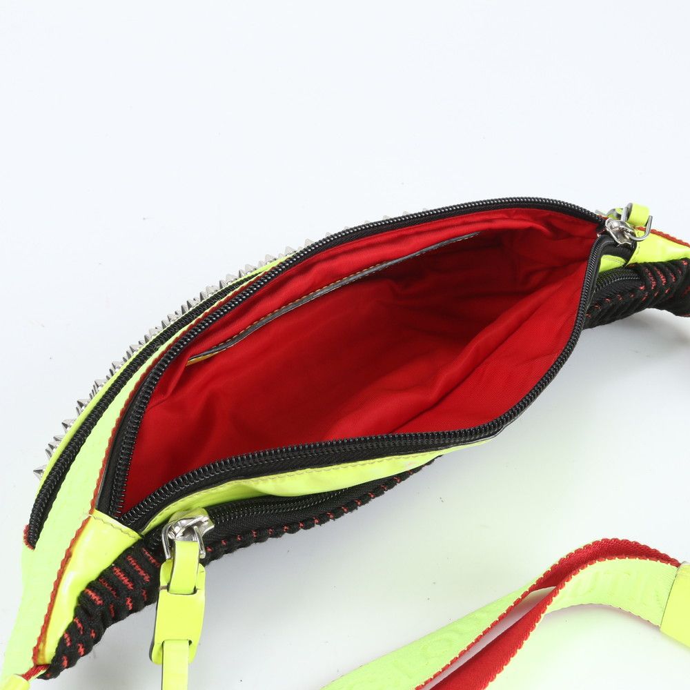 極美品 クリスチャンルブタン スタッズ レザー ボディバッグ 斜め掛け