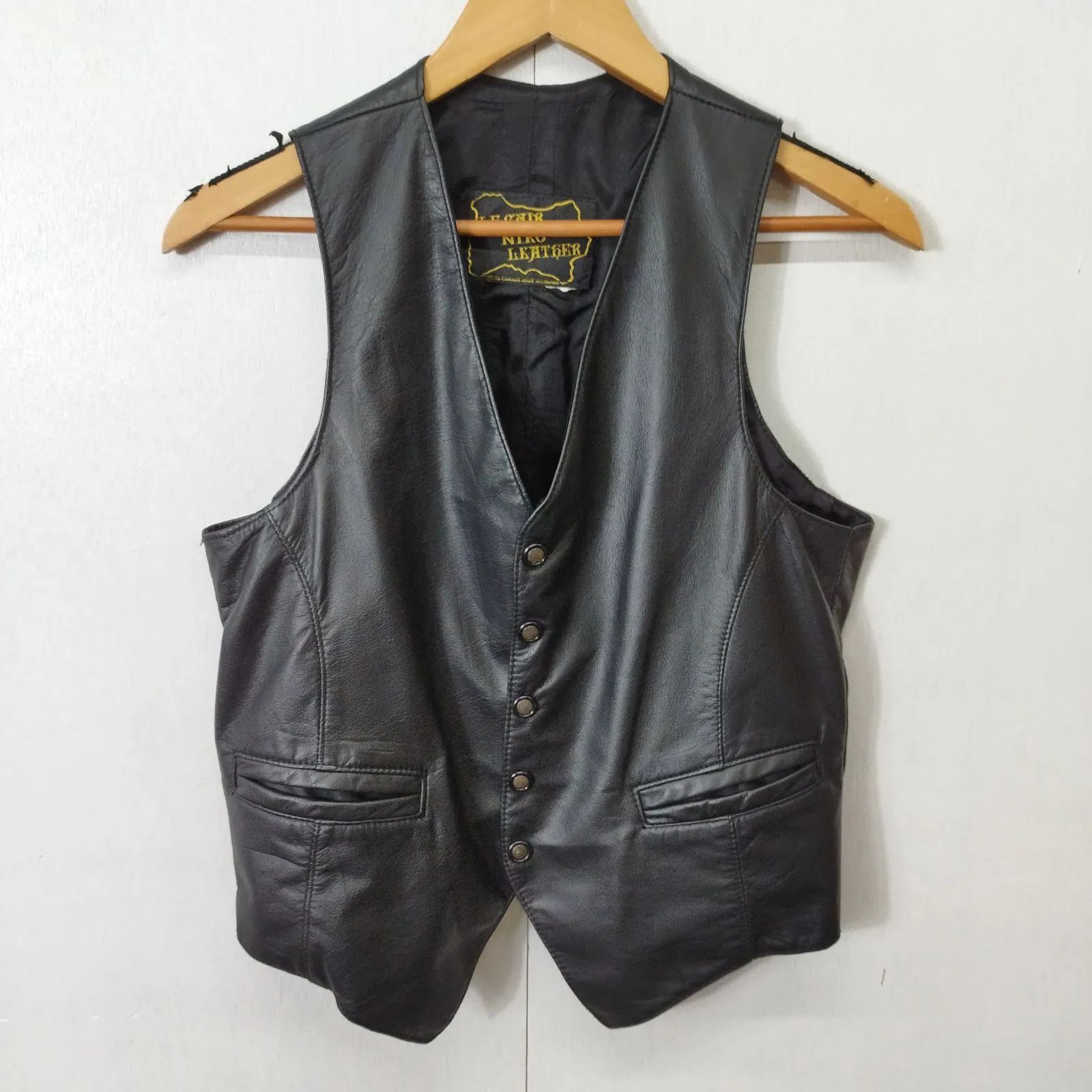 LE CUIR NIKO LEATHERS レザー ベスト Vネック 革 本革 もちもち 