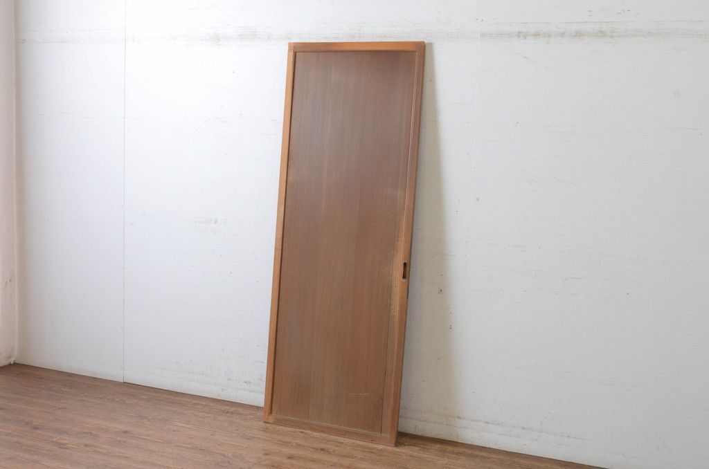 現状販売 鍵付き横桟板戸 アンティーク建具 昭和初期 上手物 柾目 4～7営業日前後で発送 修理加工希望の方3ヶ月程で発送 R 065509