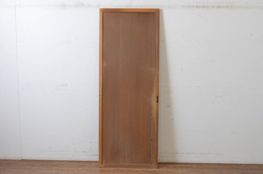 現状販売 鍵付き横桟板戸 アンティーク建具 昭和初期 上手物 柾目 4～7営業日前後で発送 修理加工希望の方3ヶ月程で発送 R-065509