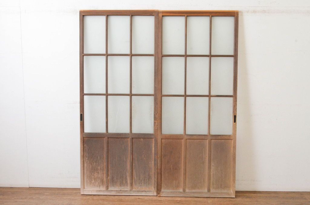 現状販売 ガラス戸 セット アンティーク建具 上手物 両面面取り加工 引き戸 格子戸 マス目 4～7営業日前後で発送 修理加工希望の方3ヶ月程で発送 R-065510