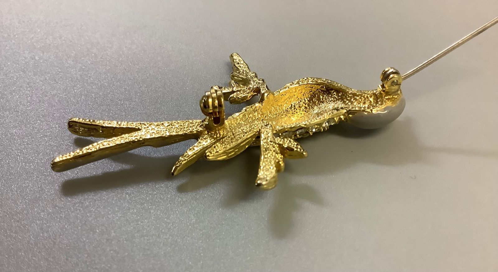 SN757 アンティーク バードブローチ 燕 ツバメ ゴールド グレー