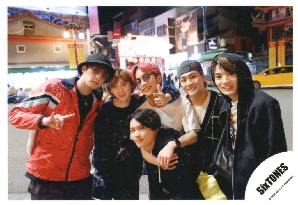 SixTONES 台湾オフショット 集合 公式写真 *1枚 - メルカリ