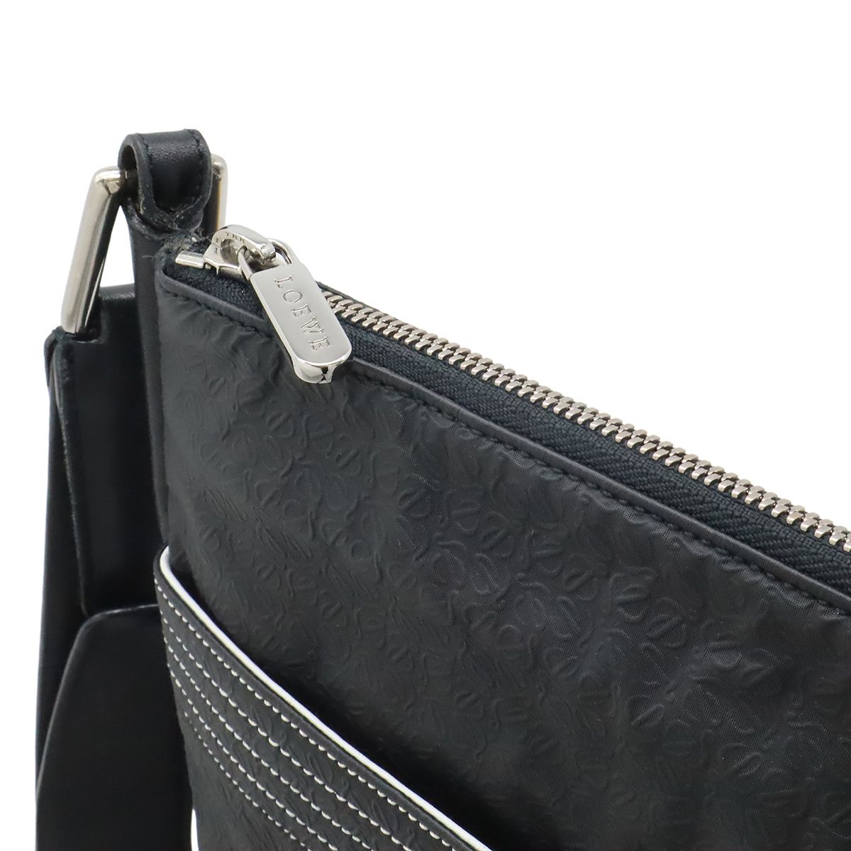 LOEWE ロエベ リピートアナグラム ショルダーバッグ 斜め掛け レザー