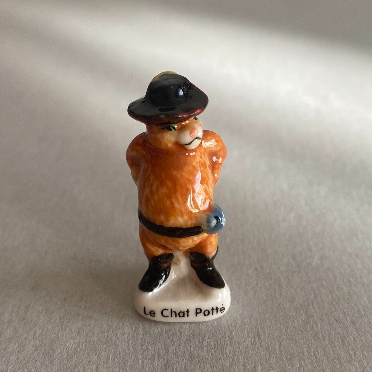 長靴をはいた猫のフェーブ／童話／フランス雑貨／陶器ミニチュア