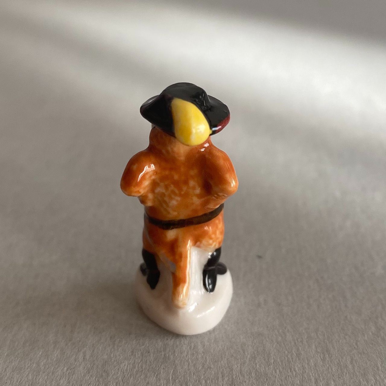 長靴をはいた猫のフェーブ／童話／フランス雑貨／陶器ミニチュア