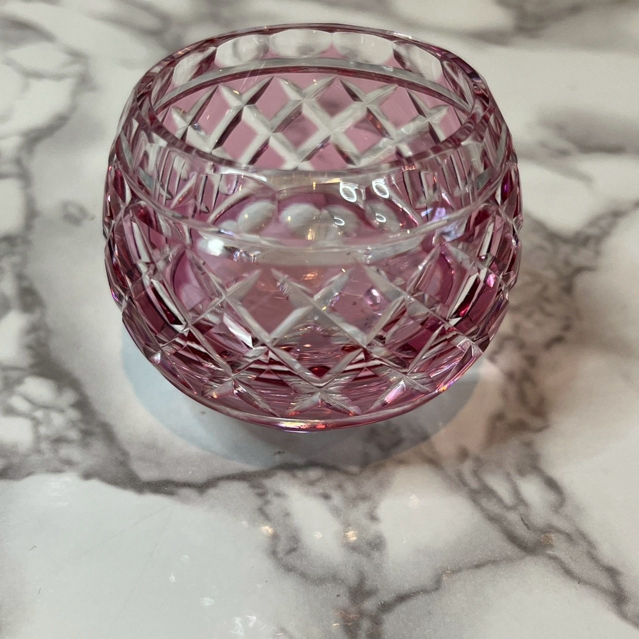 切子　鉢　中鉢　飾り皿　赤色カットガラスボウル 美品】切子 ガラス 小鉢 赤 クリスタルガラス 菓子鉢 デザートボウル
