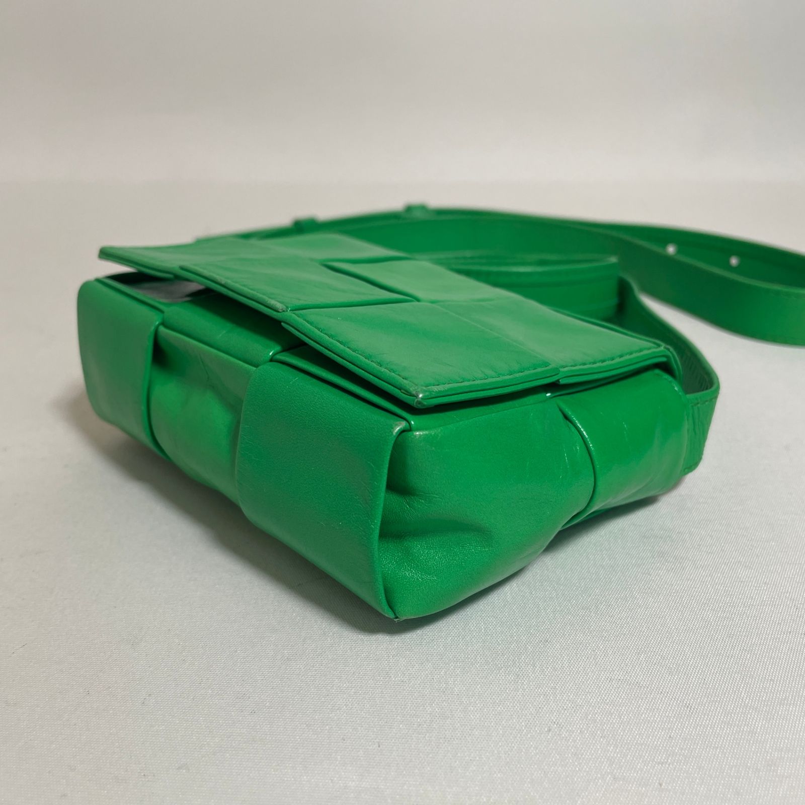 2601-120｜美品｜ボッテガヴェネタ カセット ショルダーバッグ グリーン 2601-120｜美品｜ボッテガヴェネタ カセット ショルダーバッグ