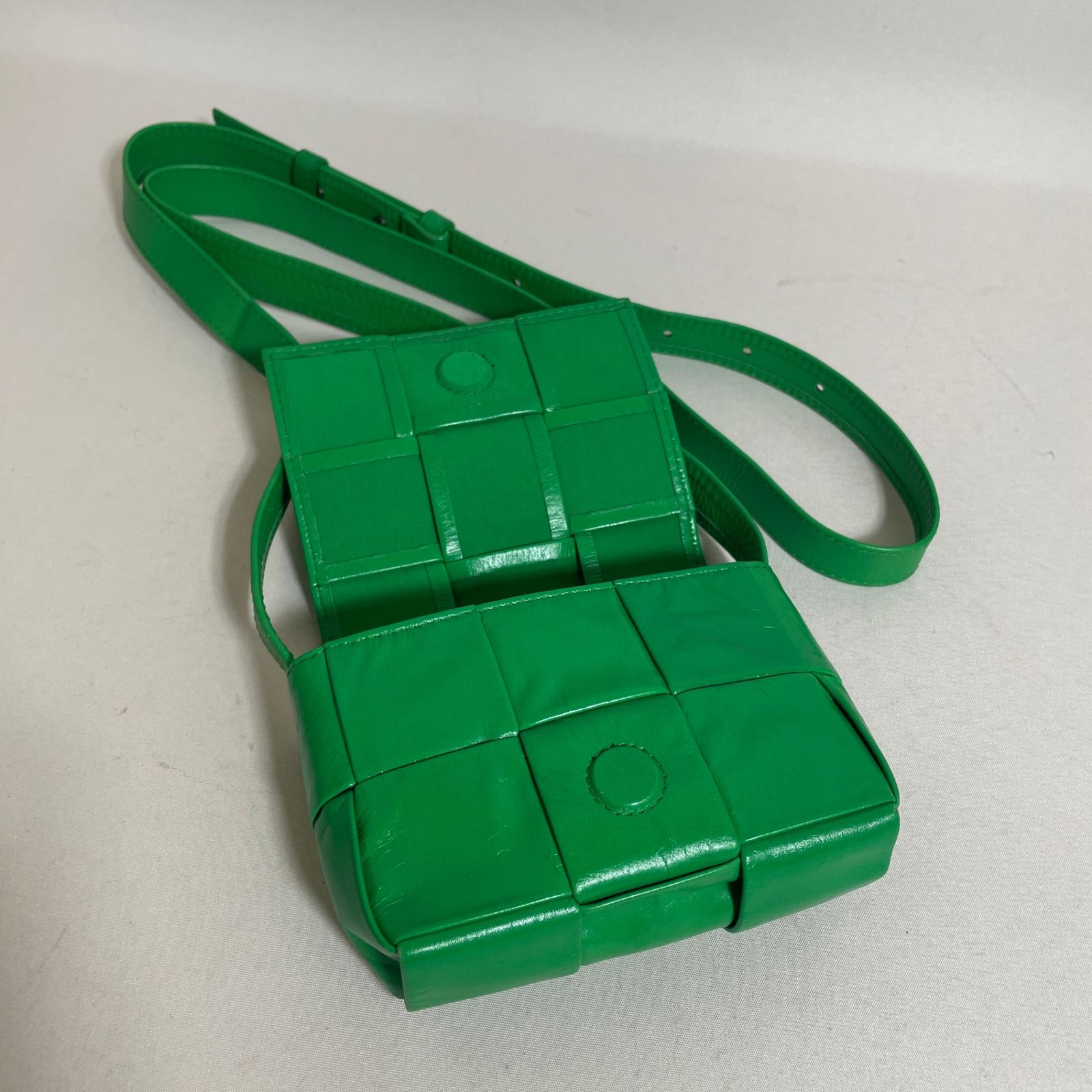 2601-120｜美品｜ボッテガヴェネタ カセット ショルダーバッグ グリーン 2601-120｜美品｜ボッテガヴェネタ カセット ショルダーバッグ