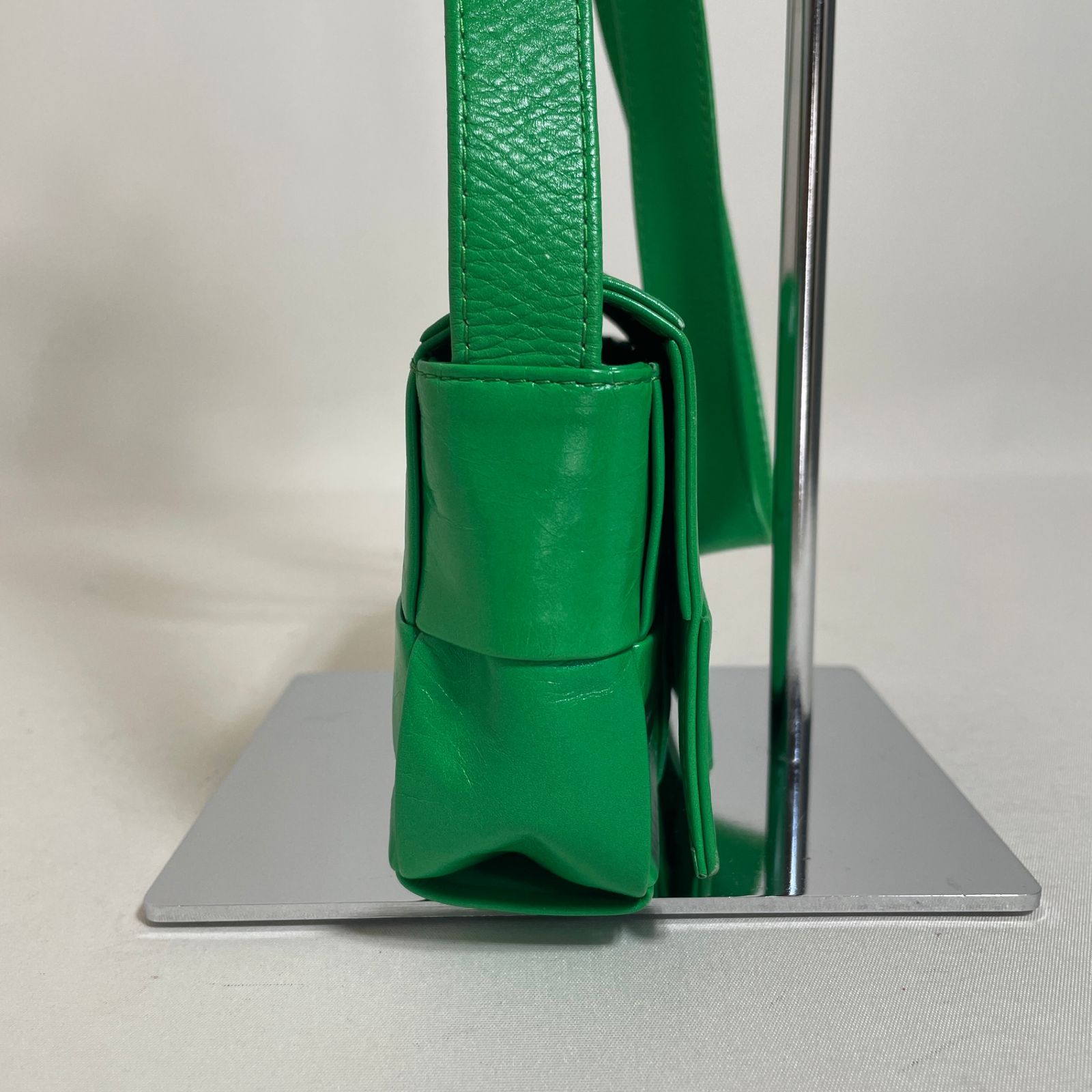 2601-120｜美品｜ボッテガヴェネタ カセット ショルダーバッグ グリーン 2601-120｜美品｜ボッテガヴェネタ カセット ショルダーバッグ
