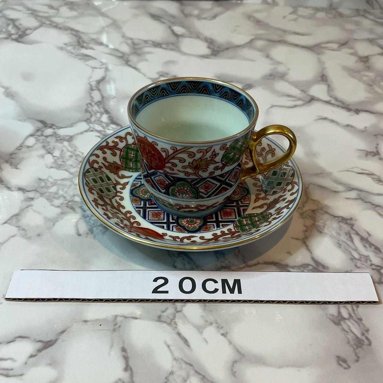 良品】林九郎作 有田焼 色絵 唐草文 カップ＆ソーサー 金彩 和食器