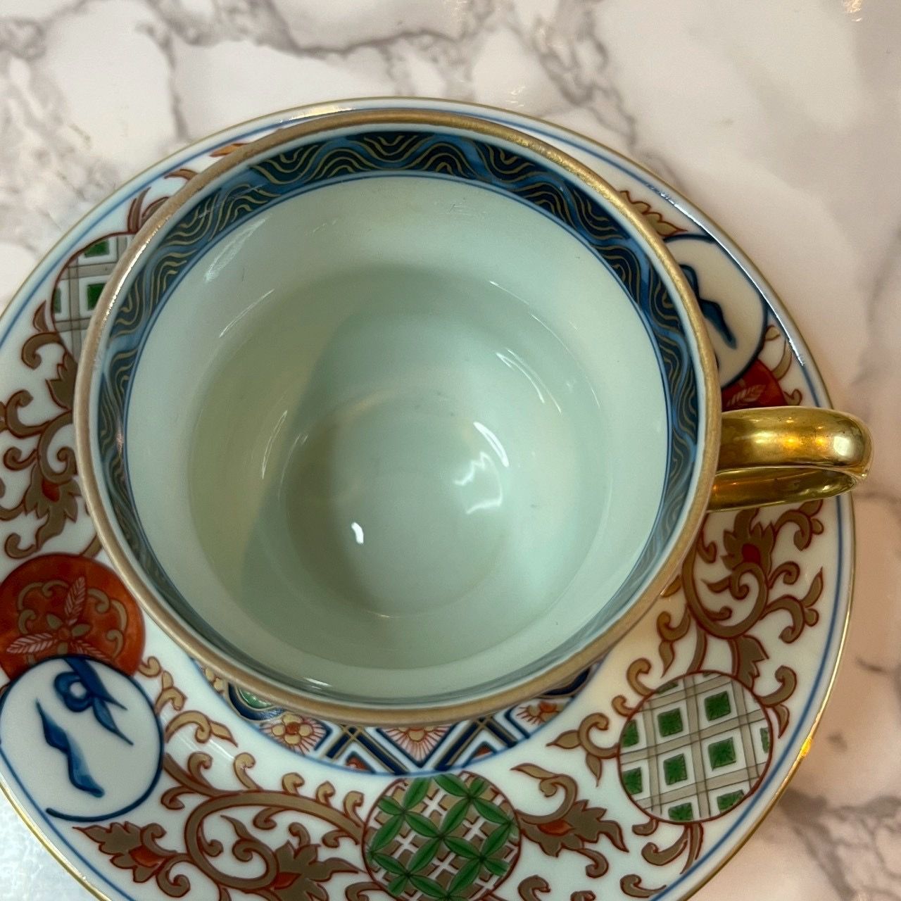 良品】林九郎作 有田焼 色絵 唐草文 カップ＆ソーサー 金彩 和食器
