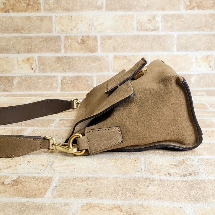 ジャンニキアリーニ ☆ スエードレザー フラップ ショルダーバッグ