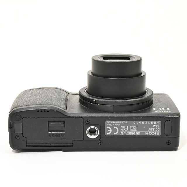 並品＞ RICOH GR DIGITAL IV｜デジタルカメラ｜動作快調｜使用感あり