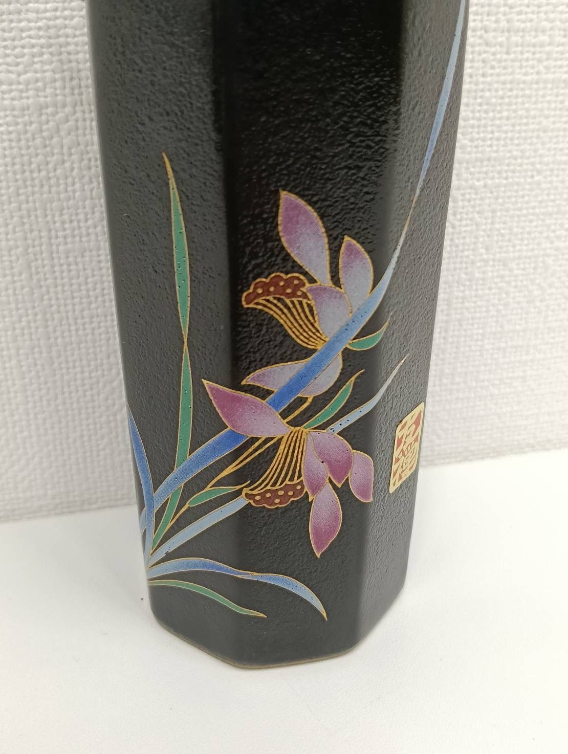 中古品】 伝統工芸品 花器 花瓶 花柄 花文様 漆器 黒漆 骨董品 工芸品