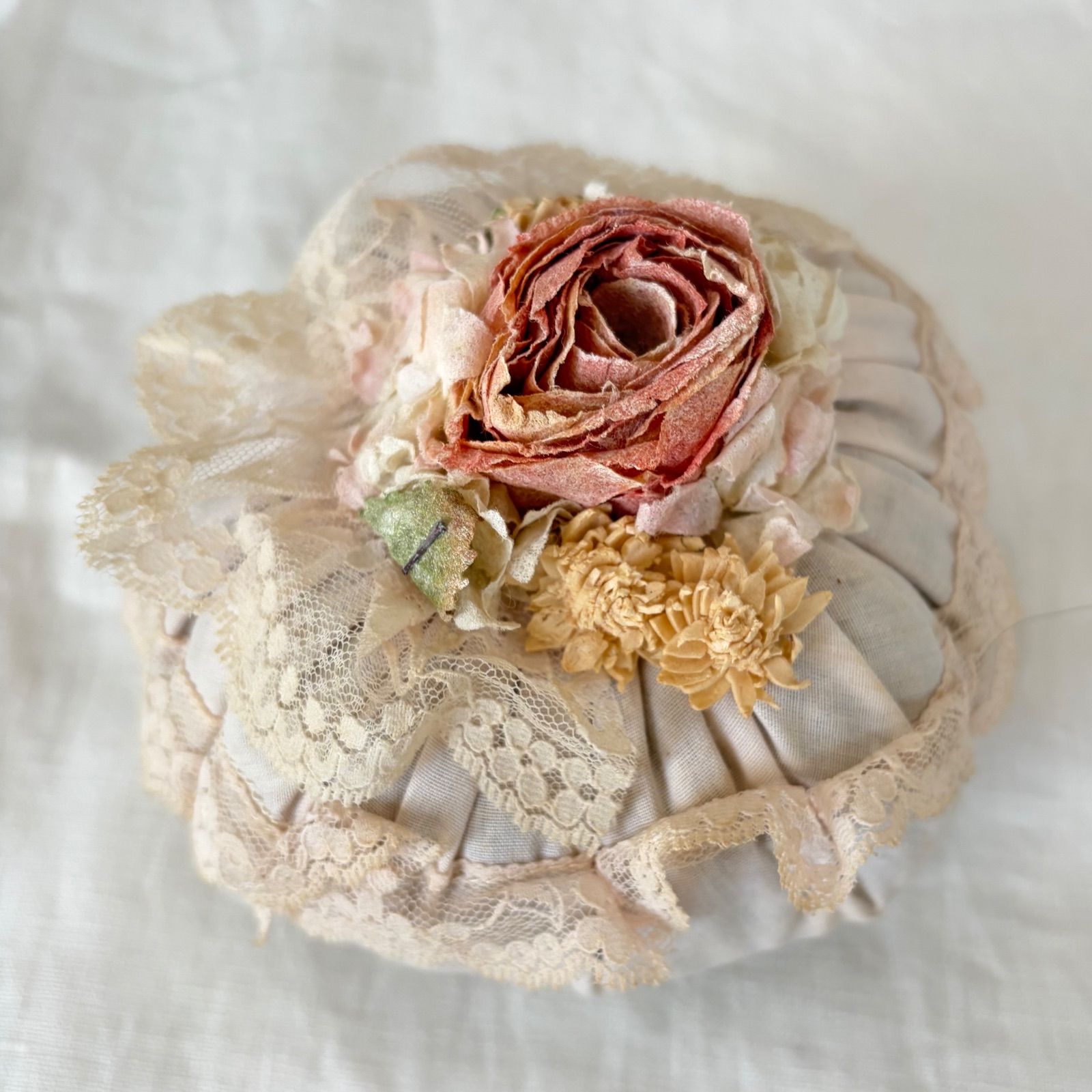 フランスアンティーク ブドワール サッシェ レース 花飾り クッション