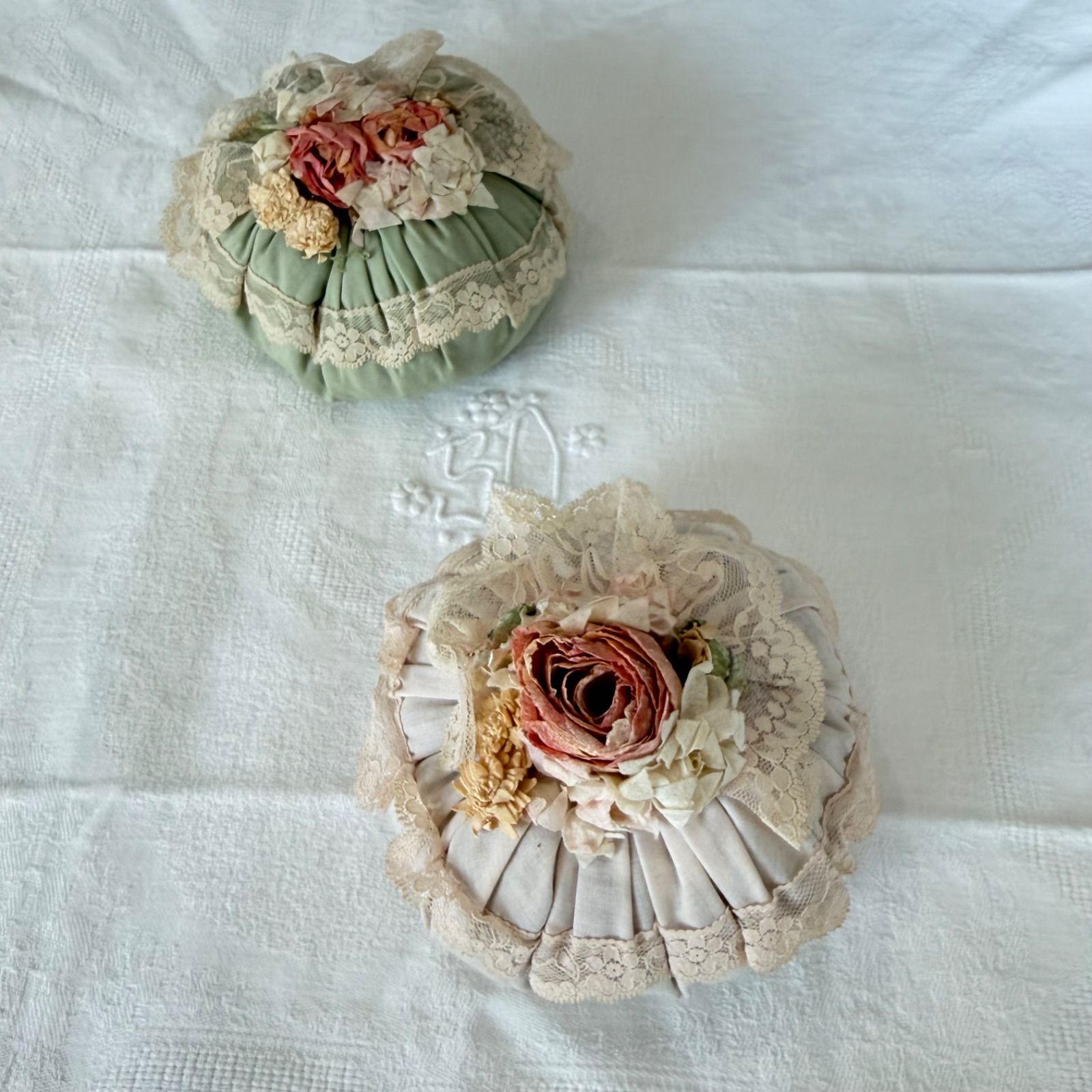 フランスアンティーク ブドワール サッシェ レース 花飾り クッション