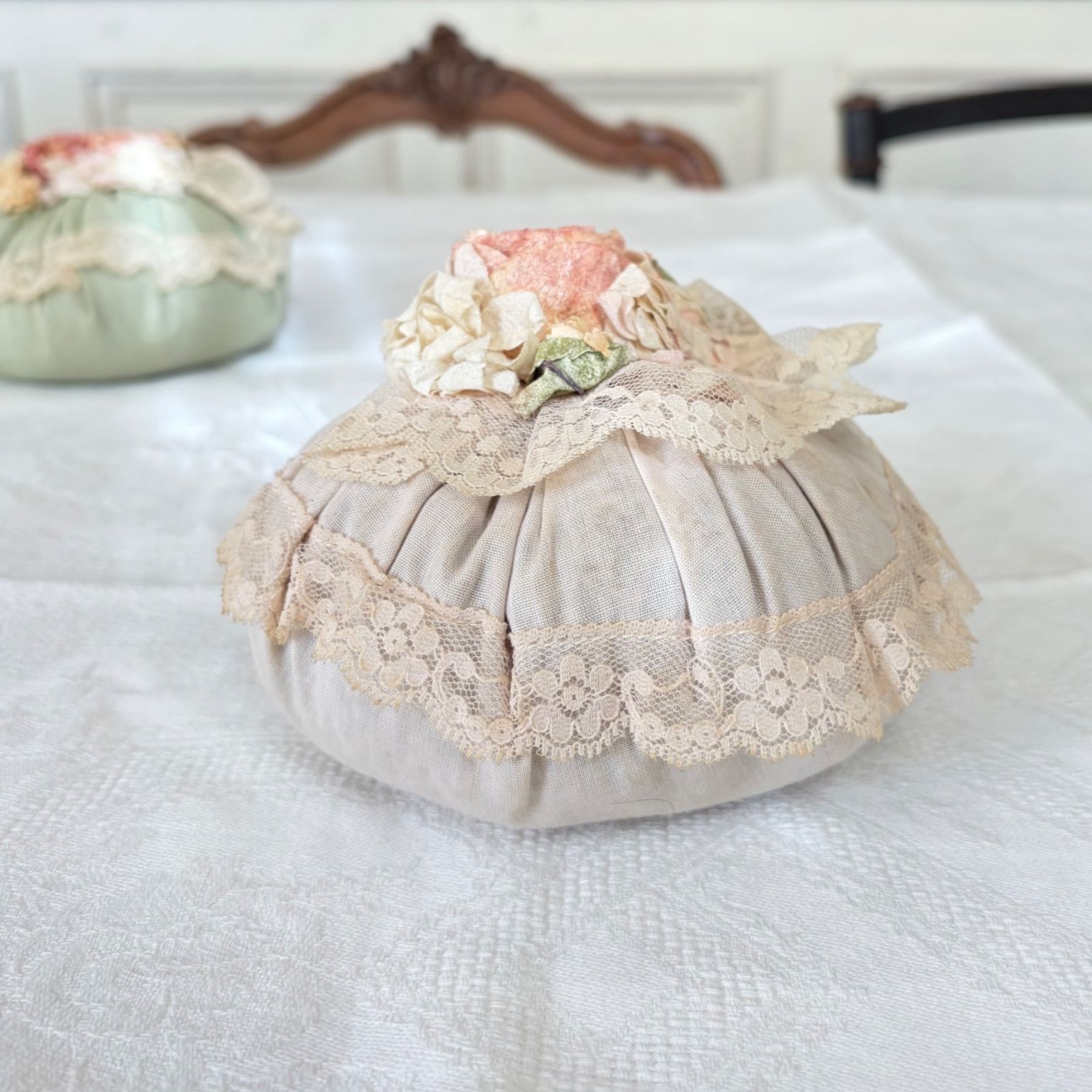 フランスアンティークレース♡ブドワールクッション フランスアンティーク ブドワール サッシェ レース 花飾り クッション
