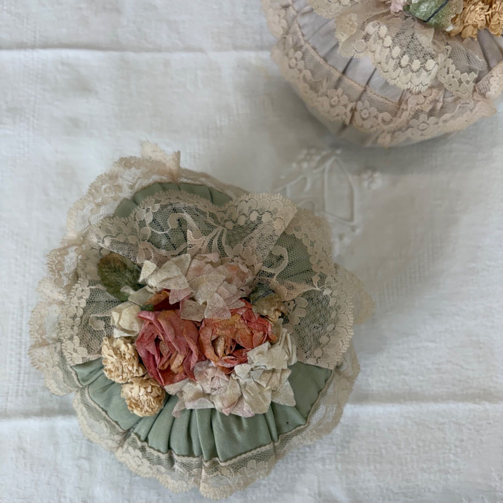 フランスアンティーク ブドワール サッシェ レース 花飾り クッション