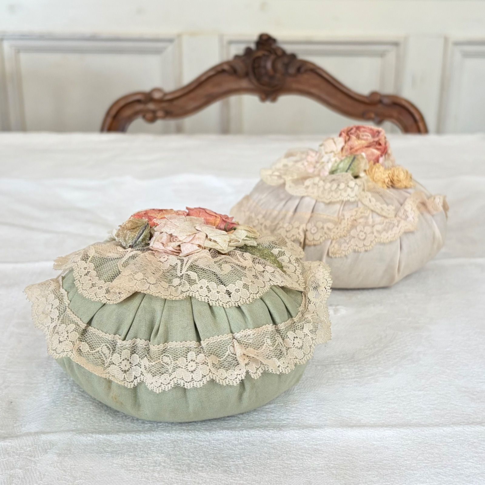 フランスアンティーク ブドワール サッシェ レース 花飾り クッション