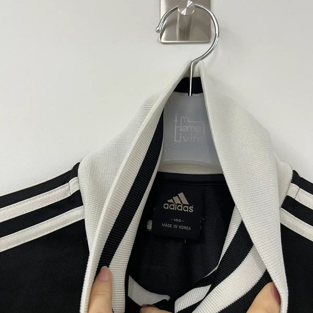 アディダス 刺繍 ロゴ オレオ 白黒 トラックジャージ - メルカリ