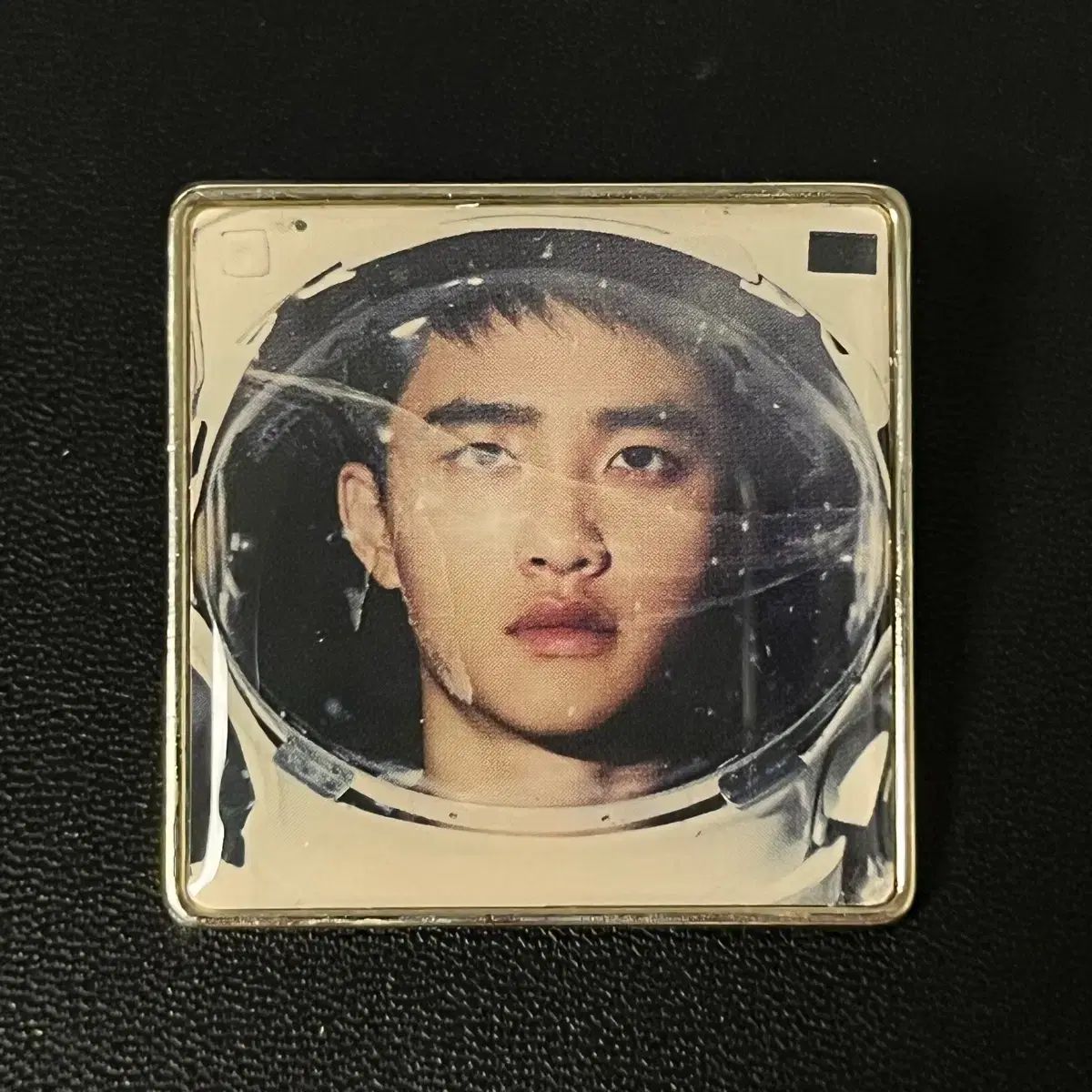 EXO ドギョンス ディオ ピンバッジ - メルカリ