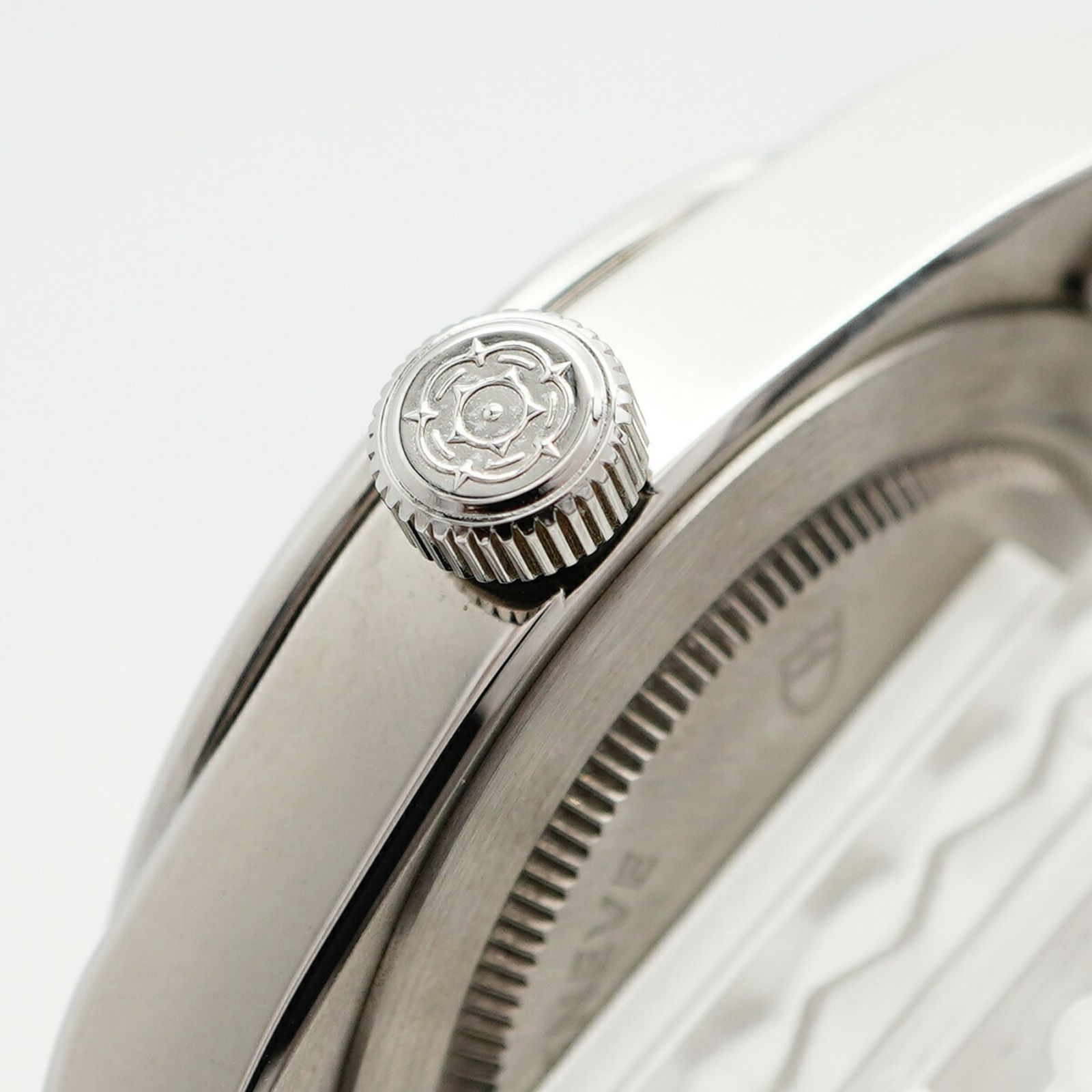 黒文字盤腕時計