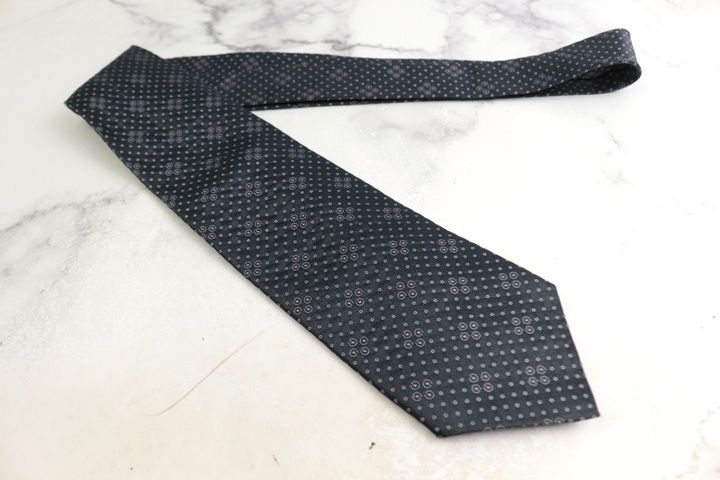 新品未使用 GUCCI グッチ ネクタイ GG柄 ドット柄 グレー グッチ ブランド ネクタイ クレスト紋章 GG柄 ドット チェック柄