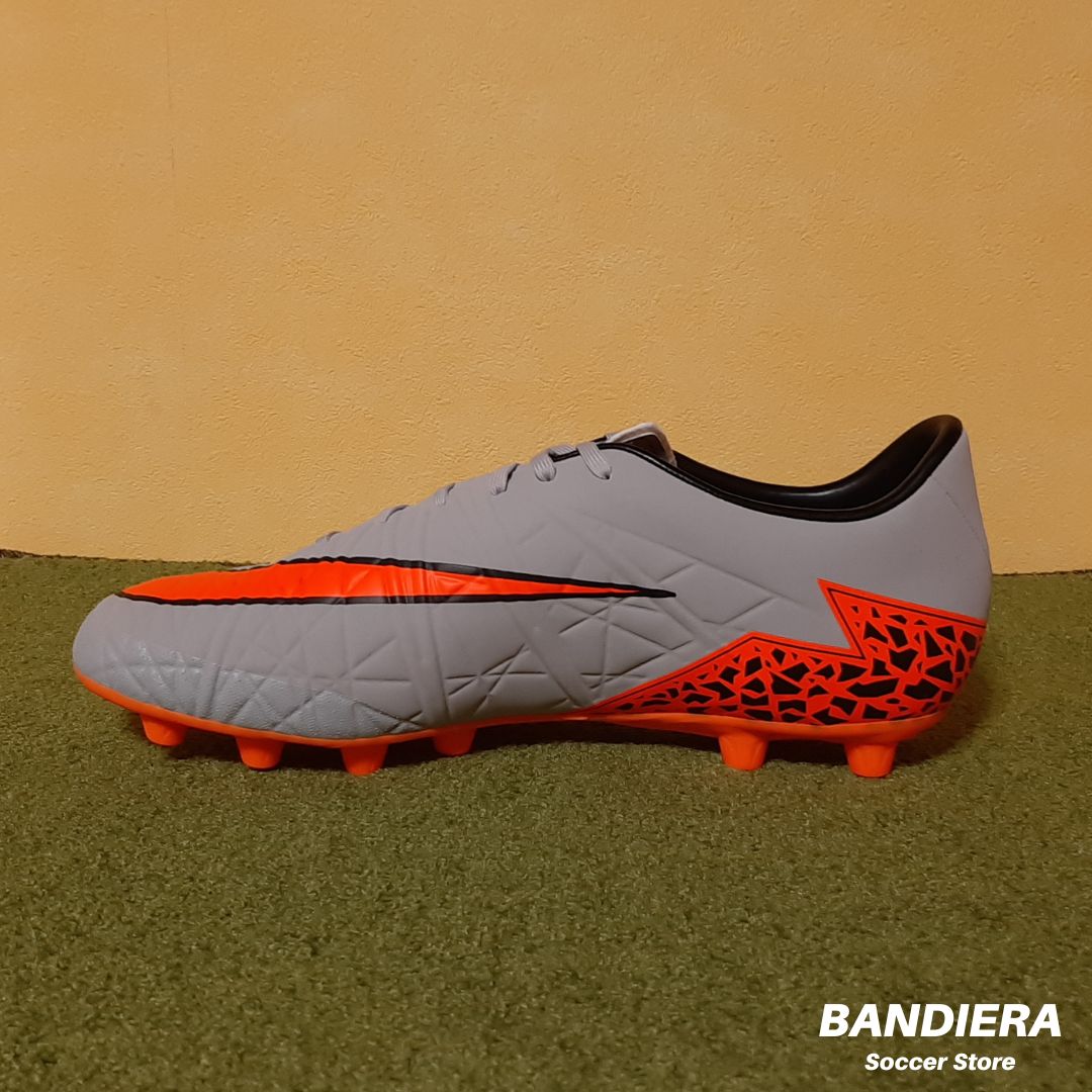 新品・未使用】NIKE ナイキ サッカースパイク ハイパーヴェノム