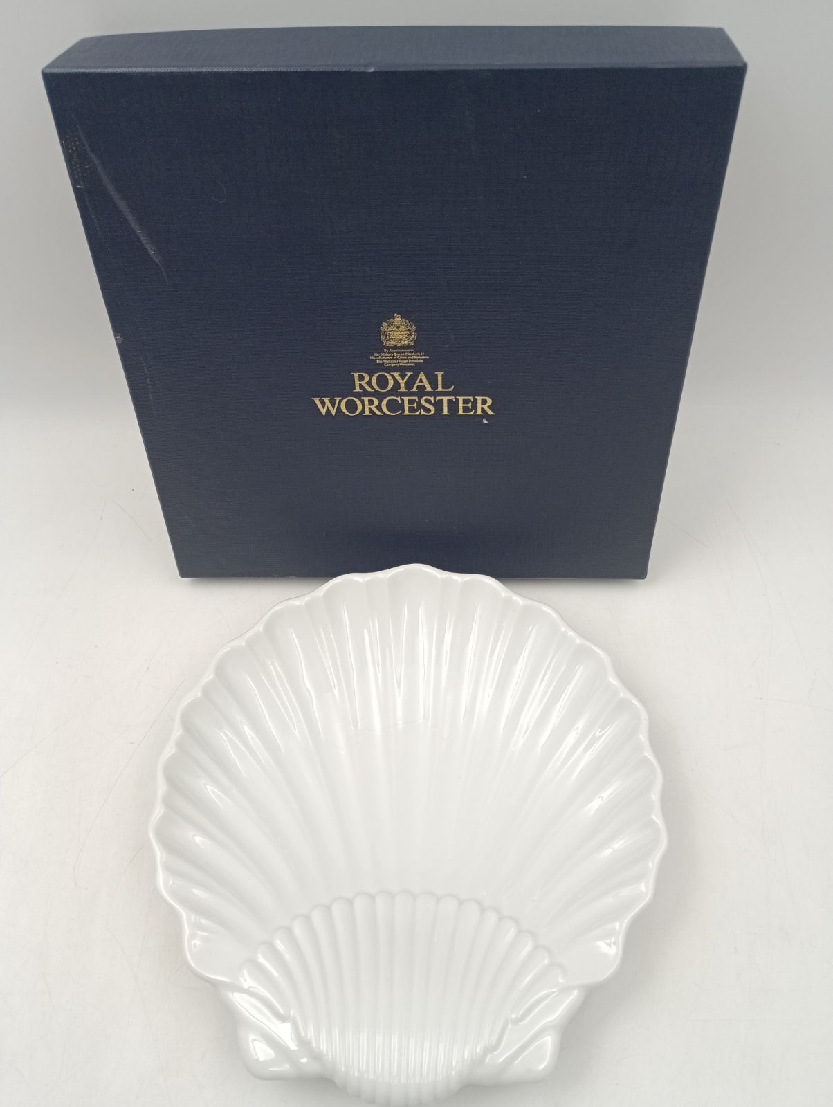 ロイヤルウースター　シェルディッシュ　イギリス製 K-1861】royal worcester fine porcelain ロイヤルウースター ホワイト