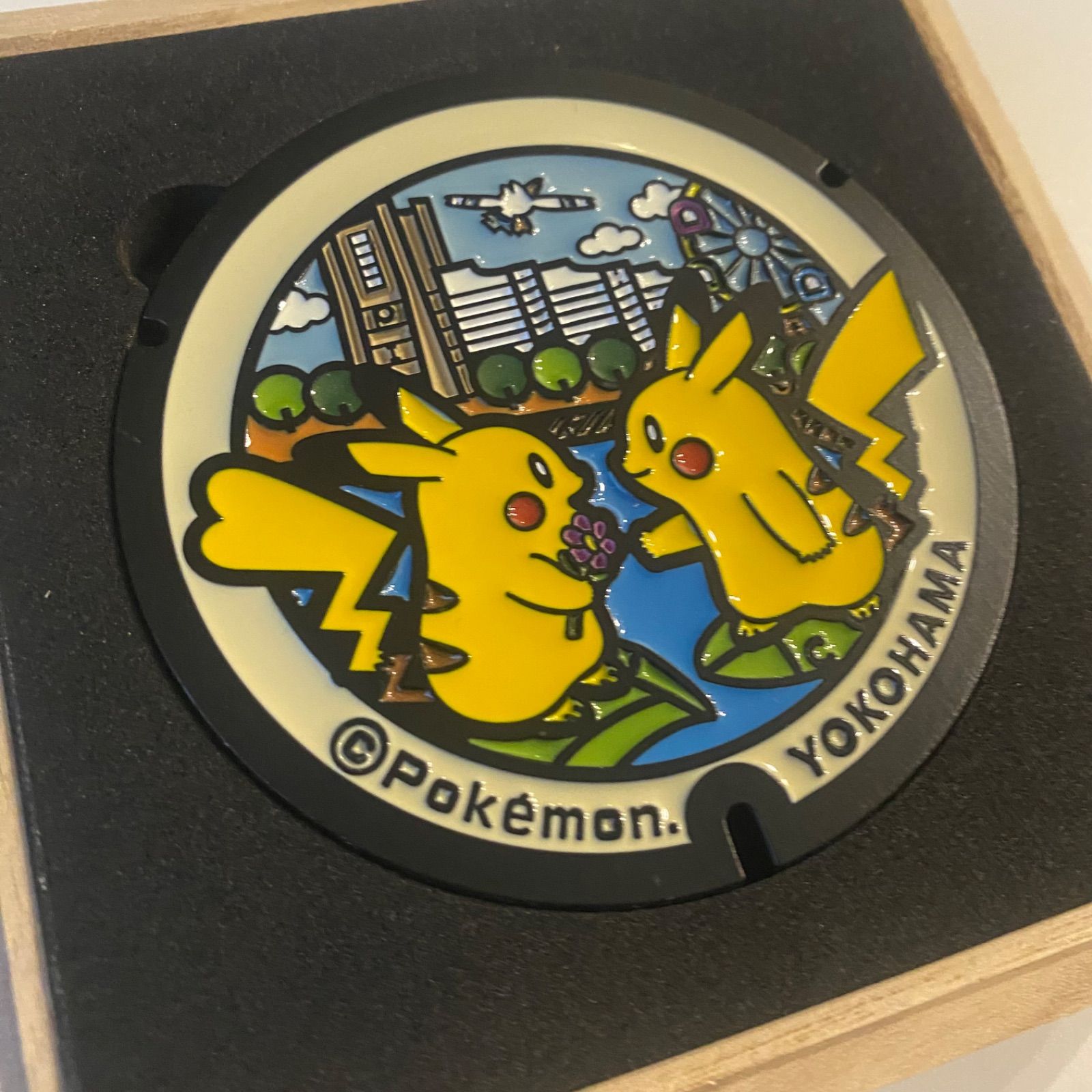  品 ポケふた 横浜 ピカチュウ 金属製小さいマンホール ヴィレッジヴァンガード その他 キャラクターグッズ