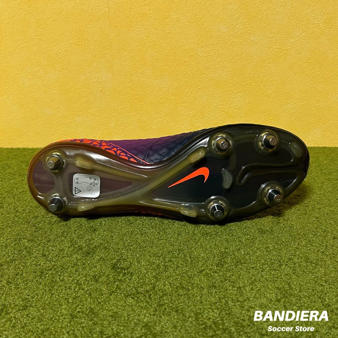 新品・未使用】NIKE ナイキ サッカースパイク ハイパーヴェノム